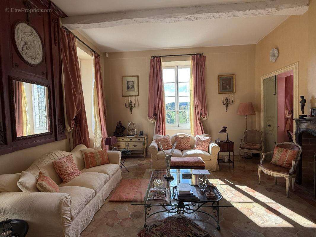 Maison à VIC-FEZENSAC