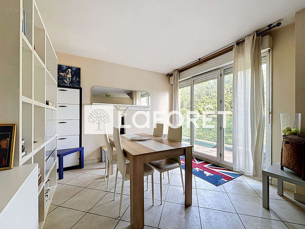 Appartement à VERT-SAINT-DENIS