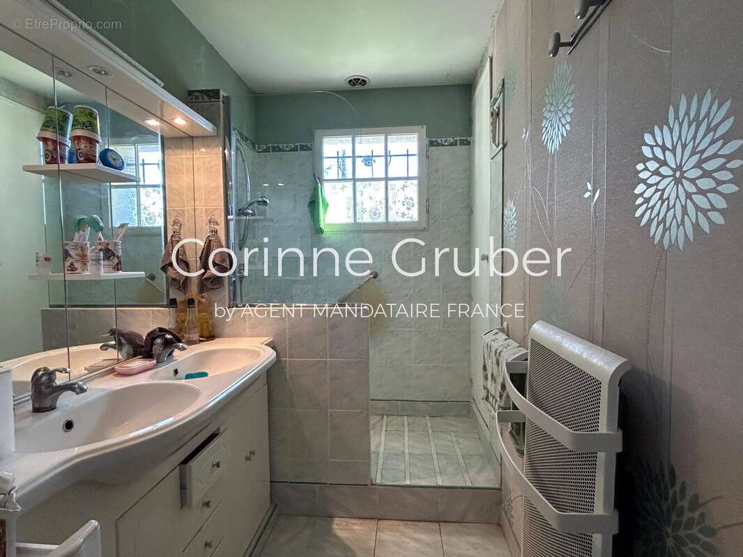 Appartement à MALLEMOISSON