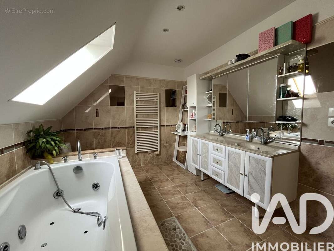 Photo 9 - Maison à LE MONT-SAINT-ADRIEN