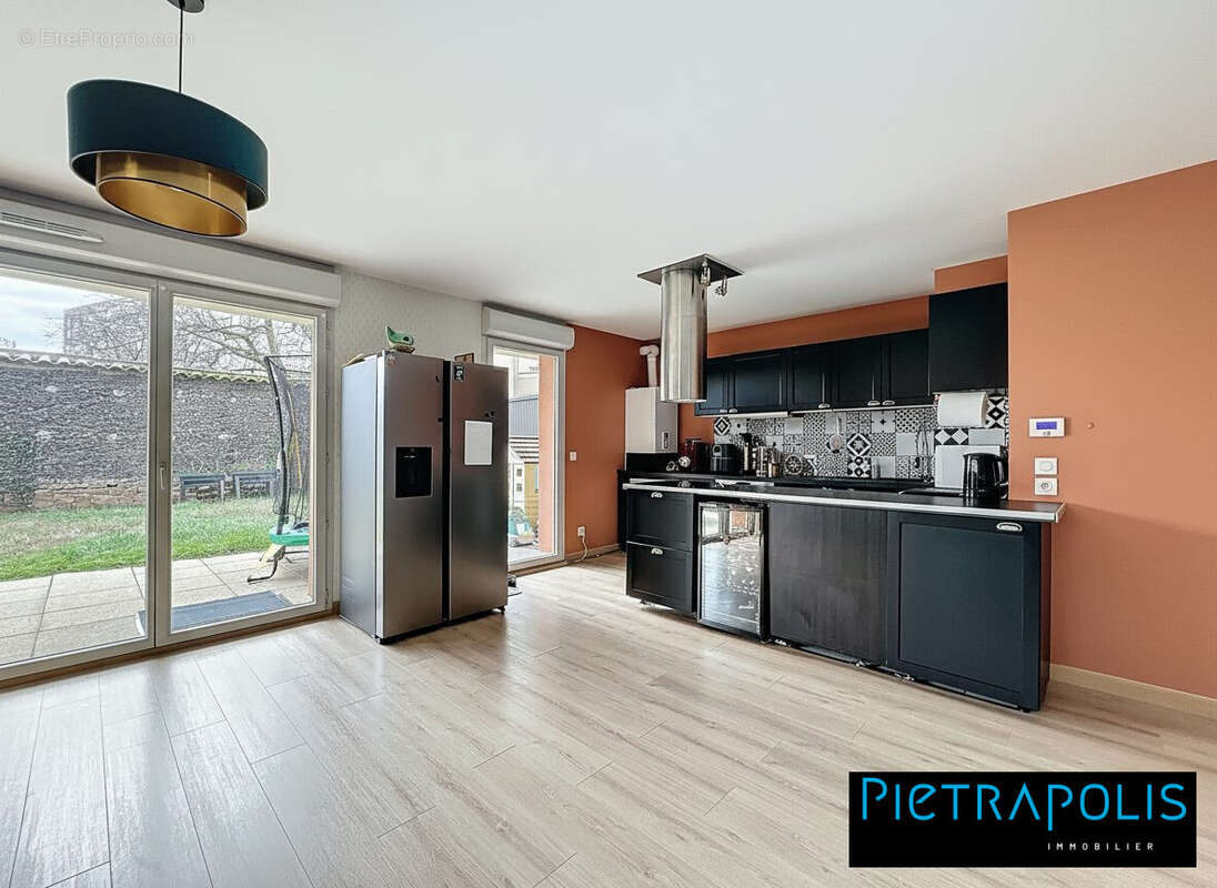 Appartement à PIERRE-BENITE