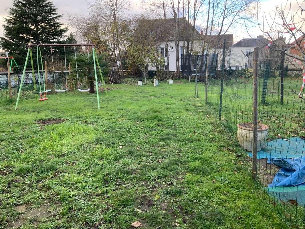 Maison à YZEURES-SUR-CREUSE