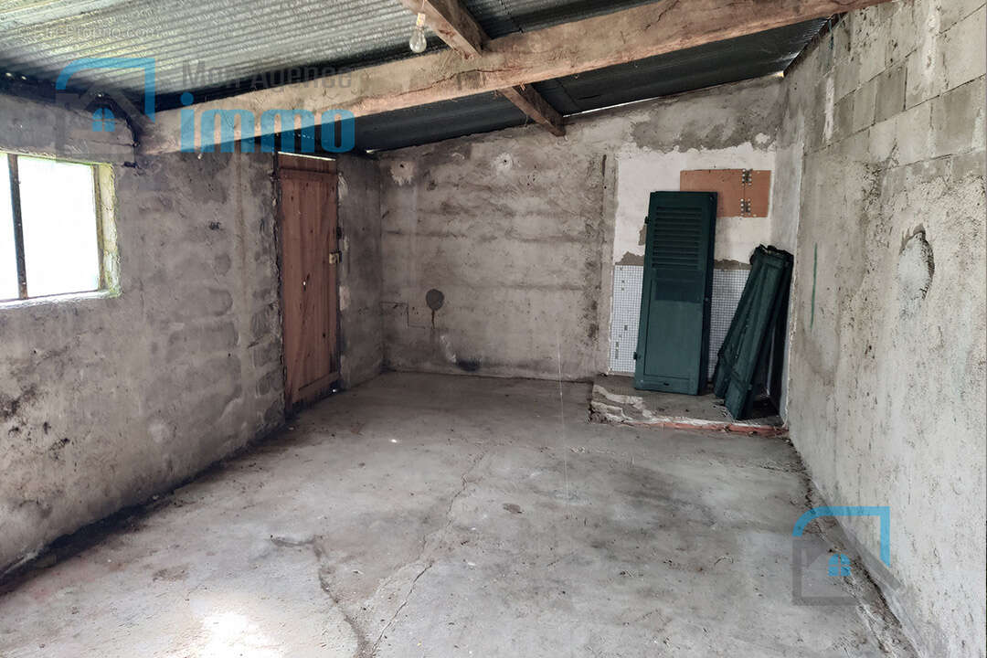 Mehun-Sur-Yèvre (18) - Maison de pierres avec 1 chambre, jardin et garage - photo 7