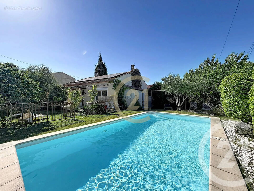 Maison 130 m² à Theziers  - photo 1