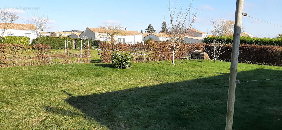 Maison à SAINT-MICHEL-MONT-MERCURE