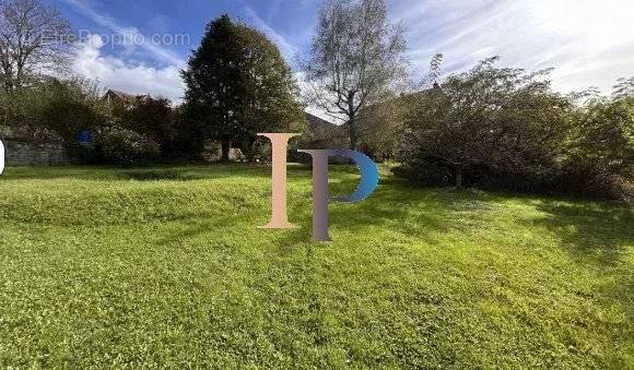 Maison à POUILLY-SOUS-CHARLIEU