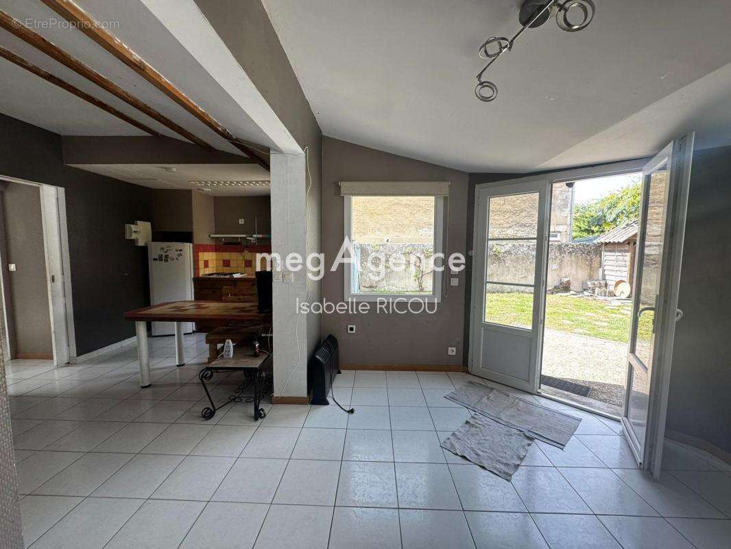 Maison à BOURCEFRANC-LE-CHAPUS