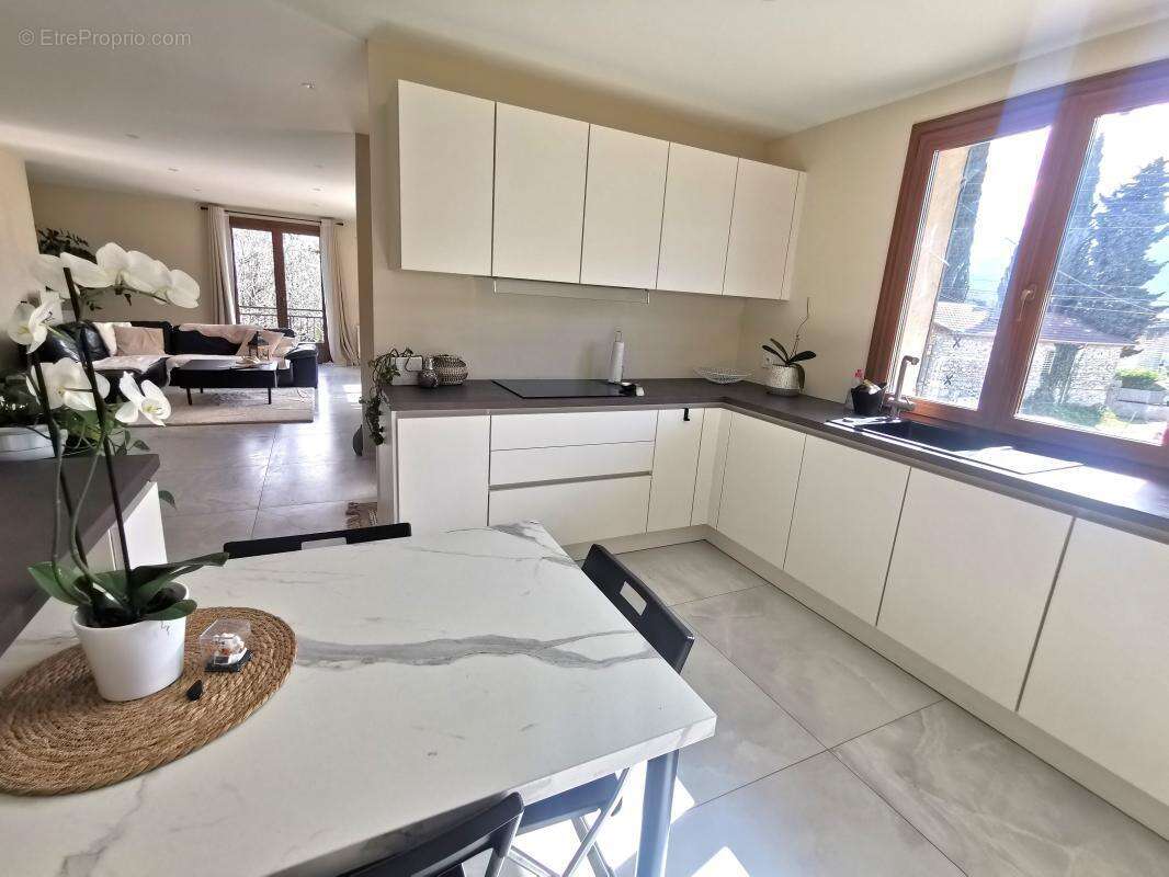 Maison à SAINT-EGREVE