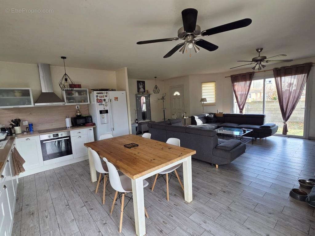 Maison à SAINT-YZAN-DE-SOUDIAC