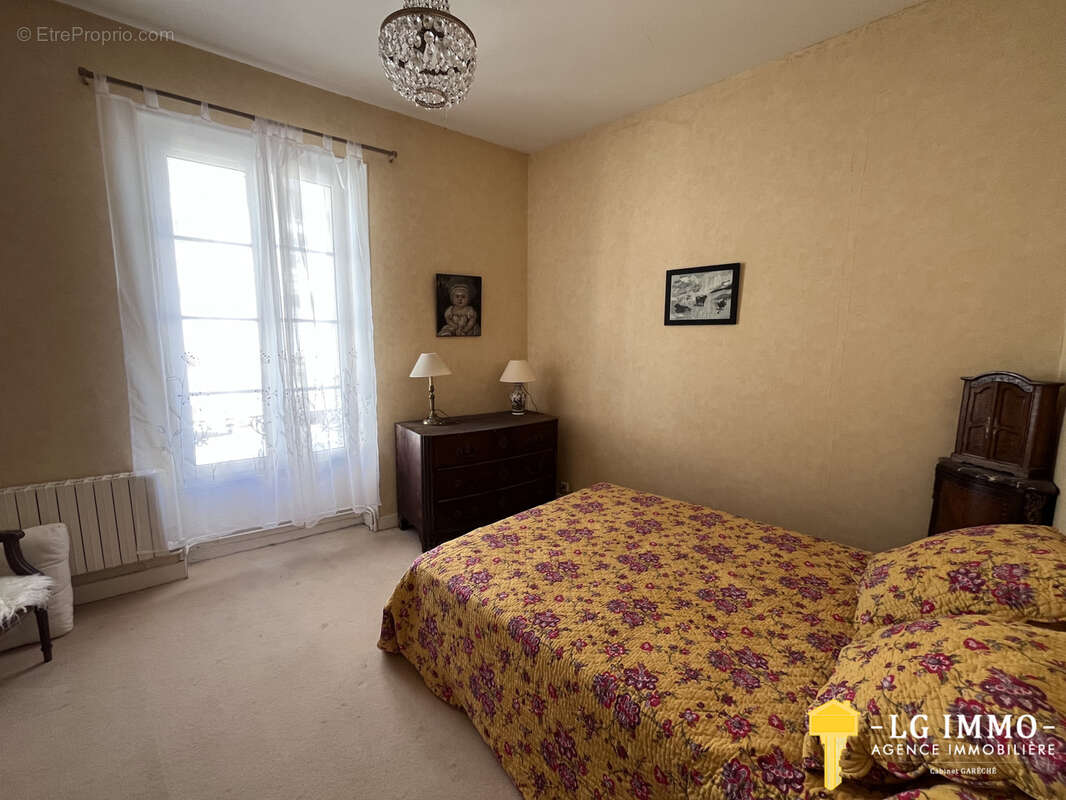 Maison à MORTAGNE-SUR-GIRONDE