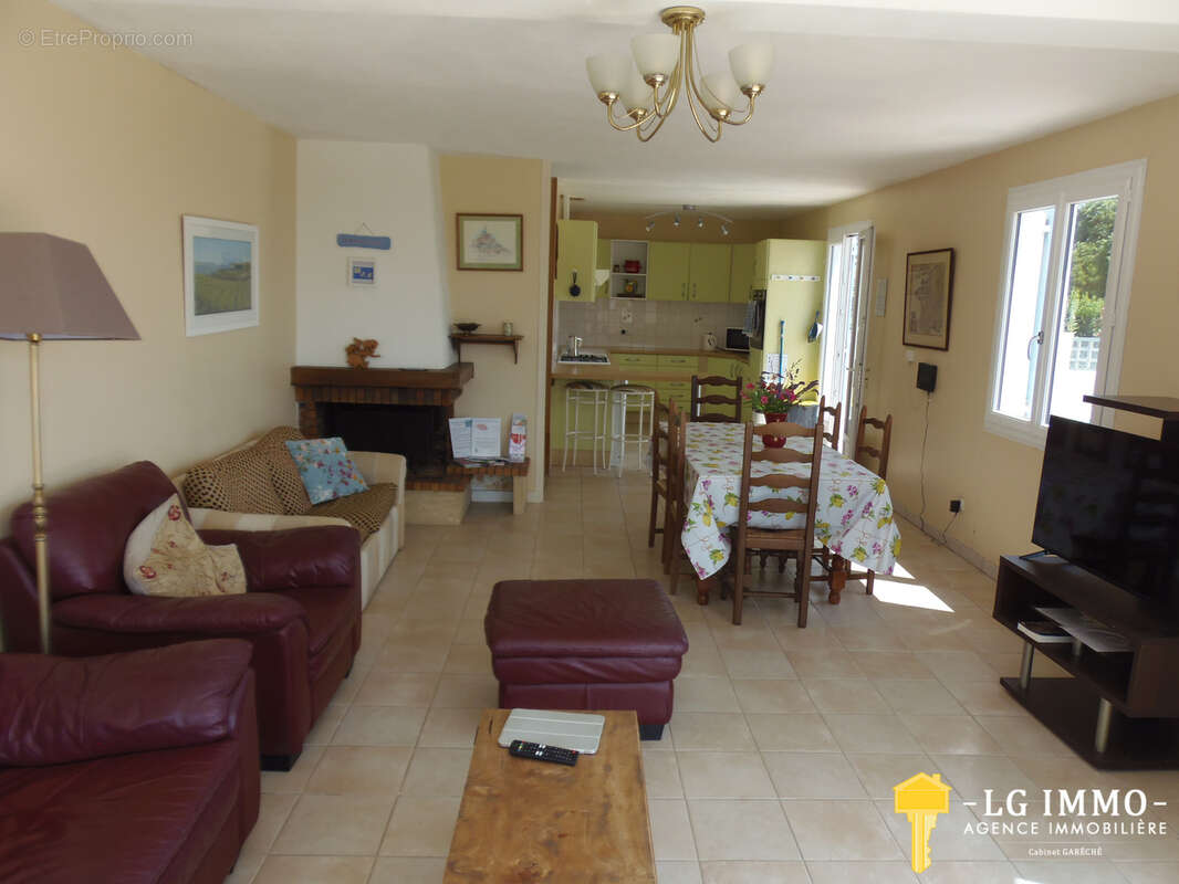 Maison de plain pied avec 4 chambres piscine et belle vue sur l'estuaire de la Gironde. - photo 8