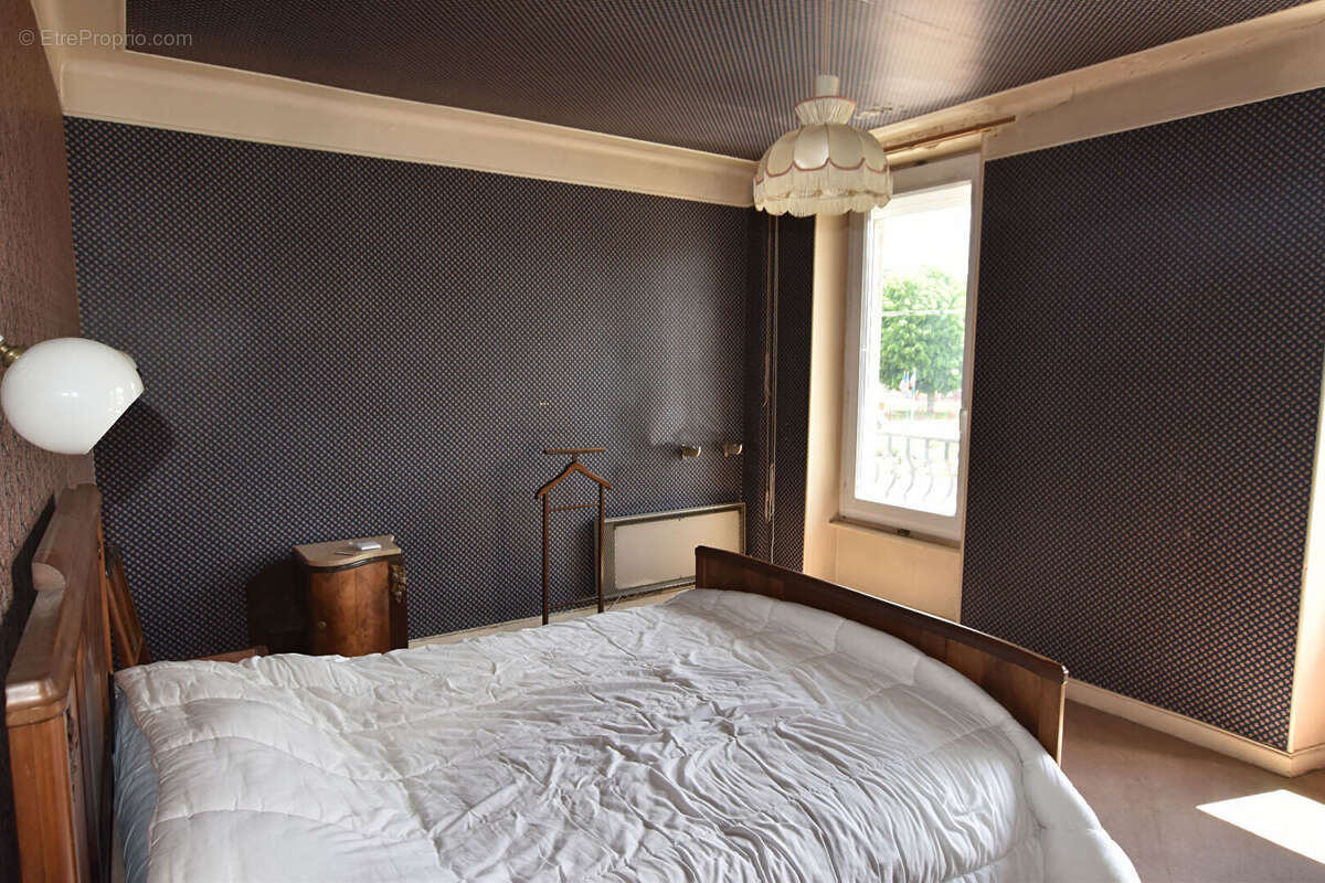 LE MAYET DE MONTAGNE Maison d'Habitation 11 pièce(s) 237 m2 - photo 13