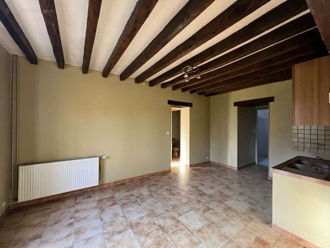 Maison à MOUTIERS-AU-PERCHE