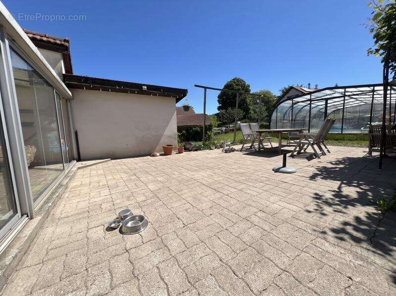 Maison de bourg de 6 pièces principales - photo 2