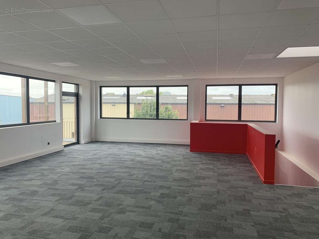 Commerce 360 m² à Marines  - photo 8