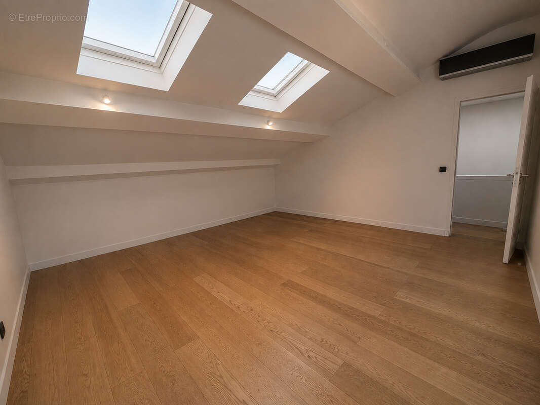 13008 Carré d'or - Propriété de caractère avec jardin et piscine   Marseille - photo 12