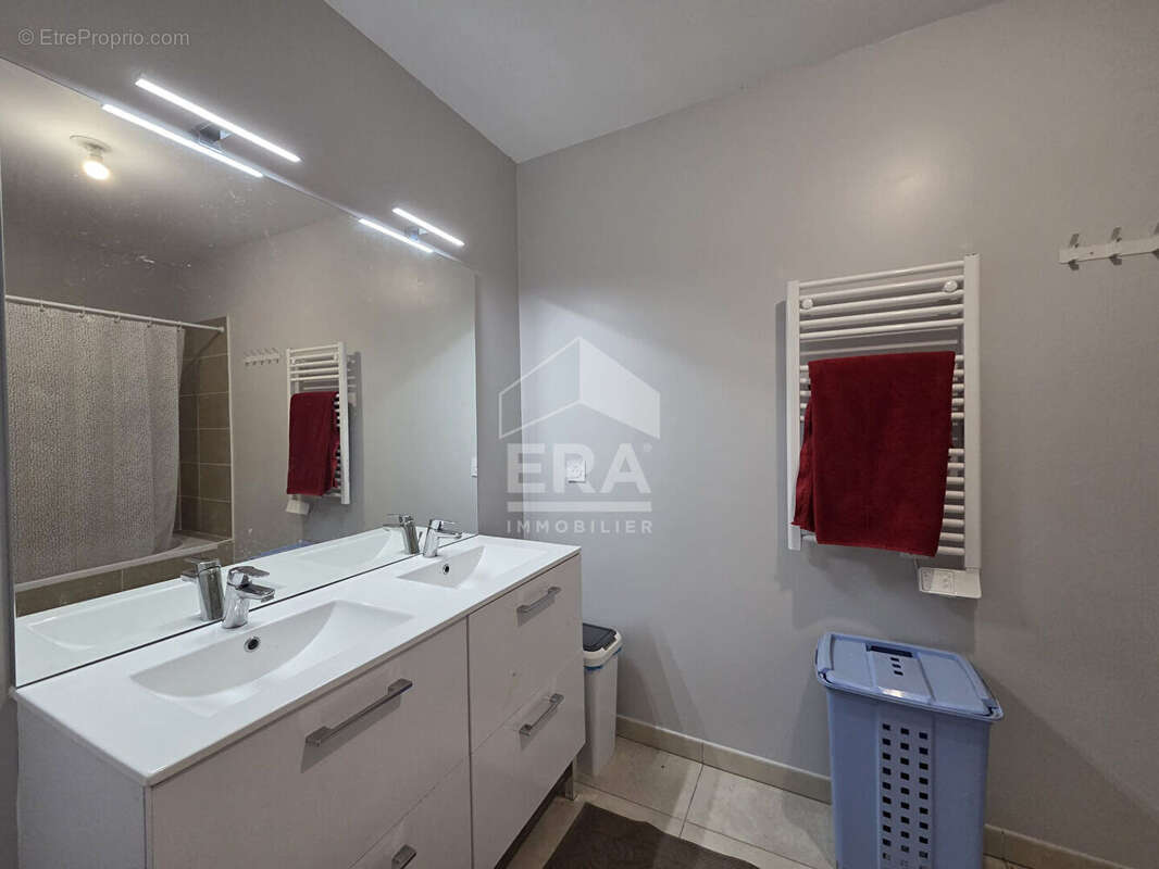 Appartement à SAINT-LAURENT-DU-VAR