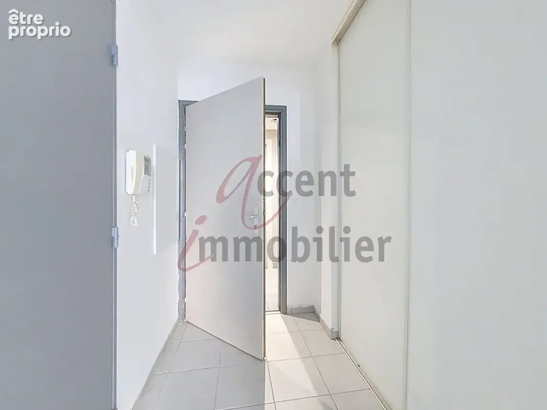 Avignon : Studio de plain-pied avec parking en résidence sécurisée - photo 10