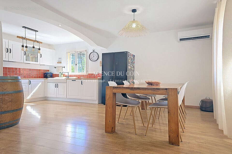 Maison à LE MUY