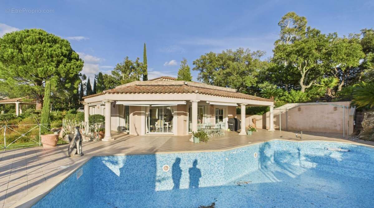 Appartement à LA LONDE-LES-MAURES