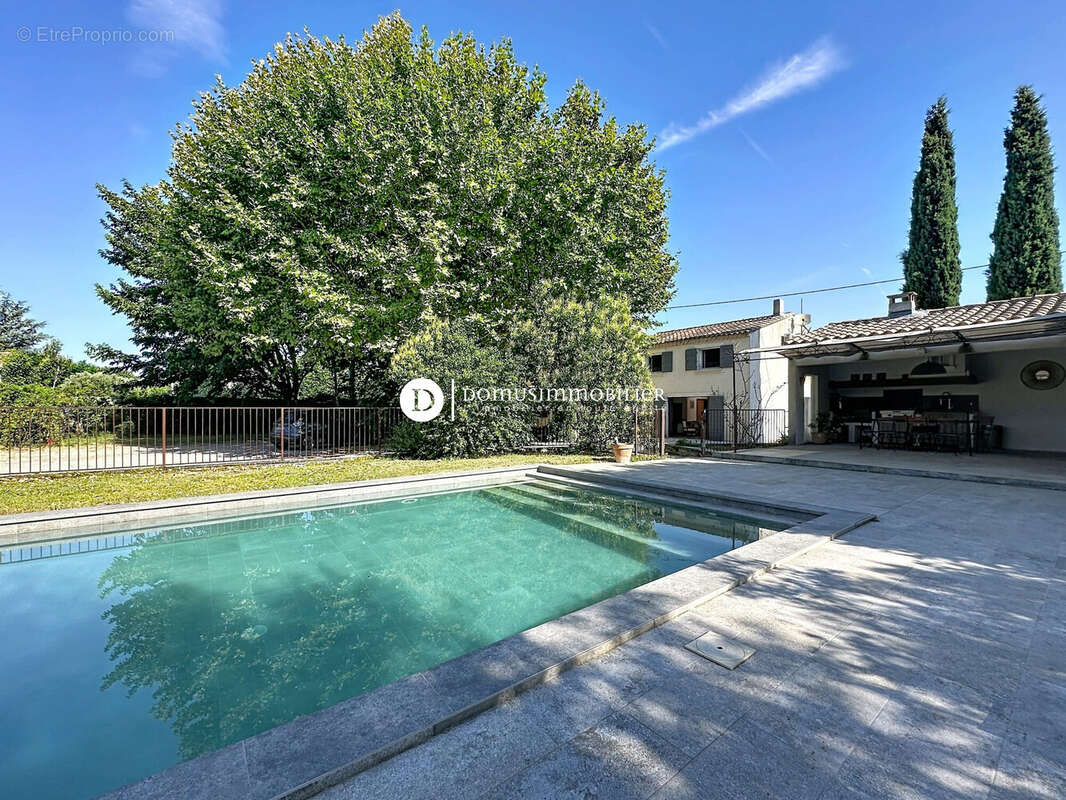 Maison à LE PONTET
