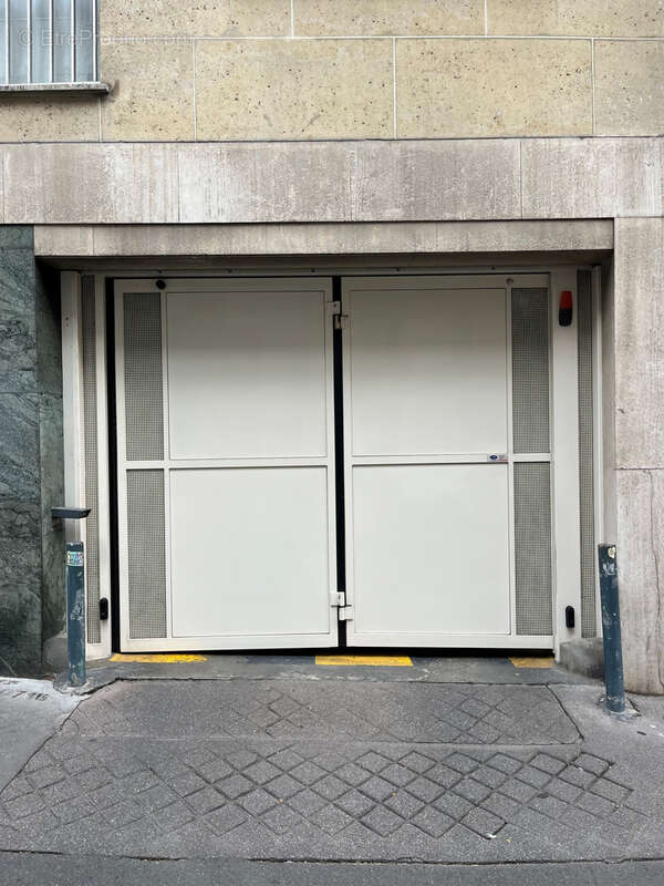 Parking à PARIS-20E