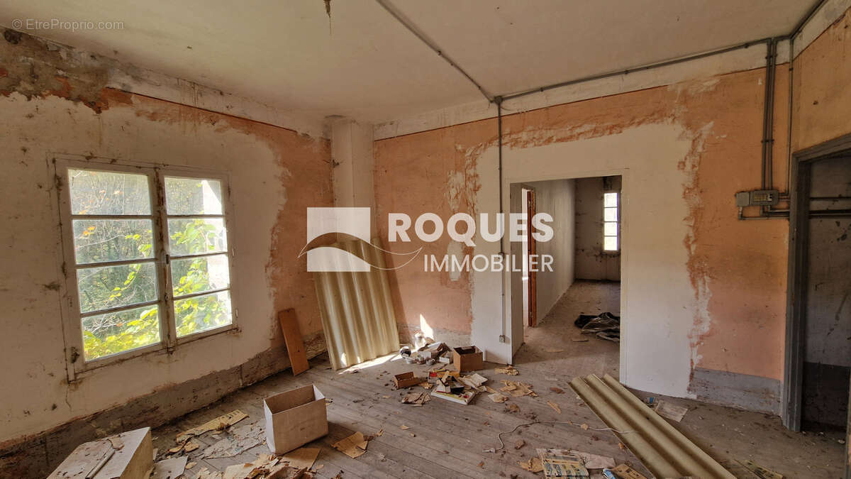 A VENDRE, proche Lodève, ensemble immobilier en pierre d'une surface totale de 995 m2 sur 3008 m2 de terrain - photo 14