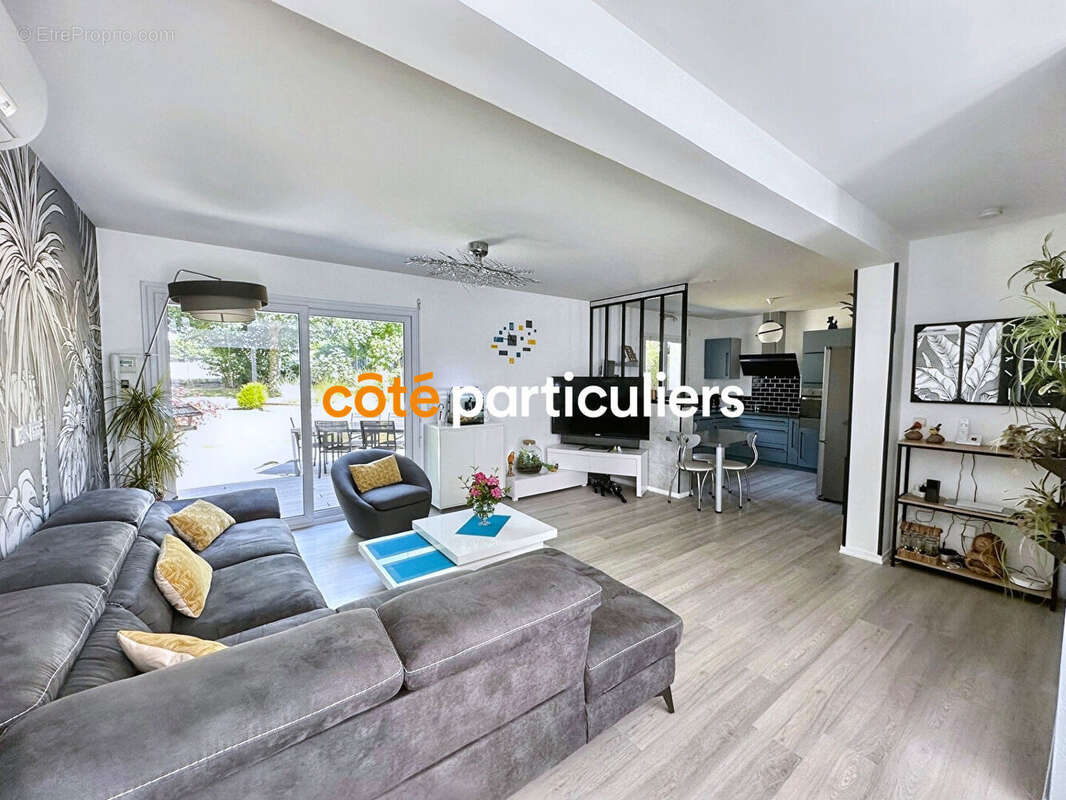 Maison à FERRIERES-HAUT-CLOCHER