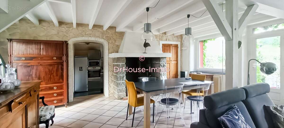 Maison à ECHASSIERES