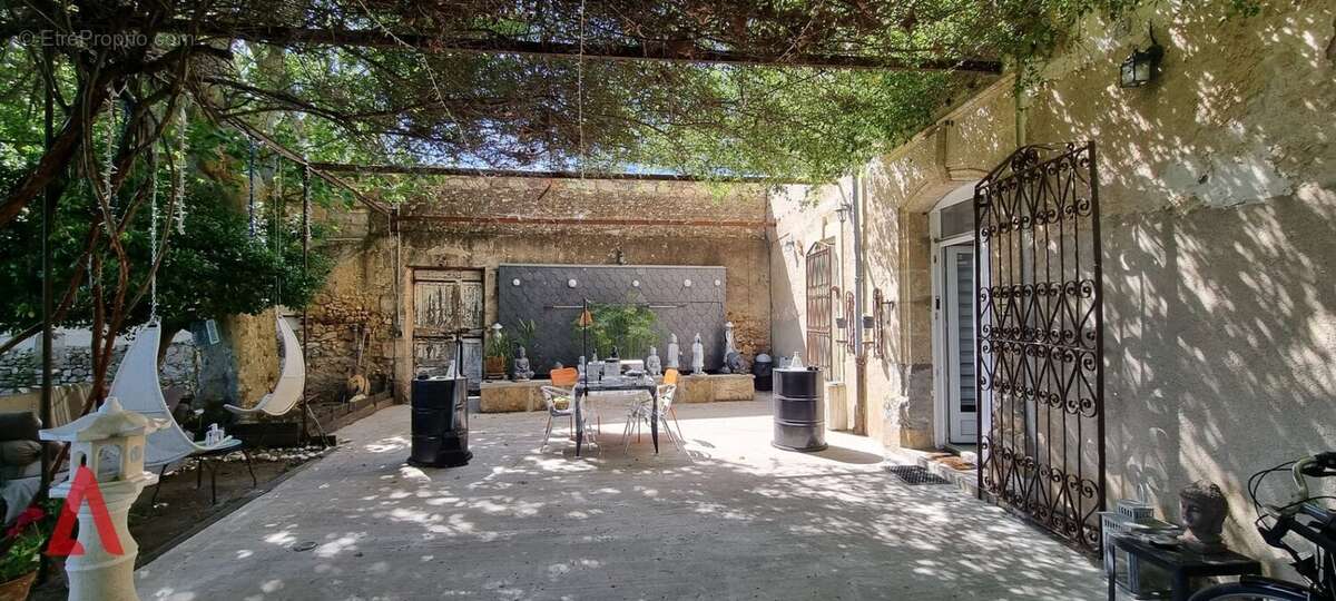 À VENDRE  Superbe maison de maître au cur des vignes à Jonquières (Hérault) - photo 4