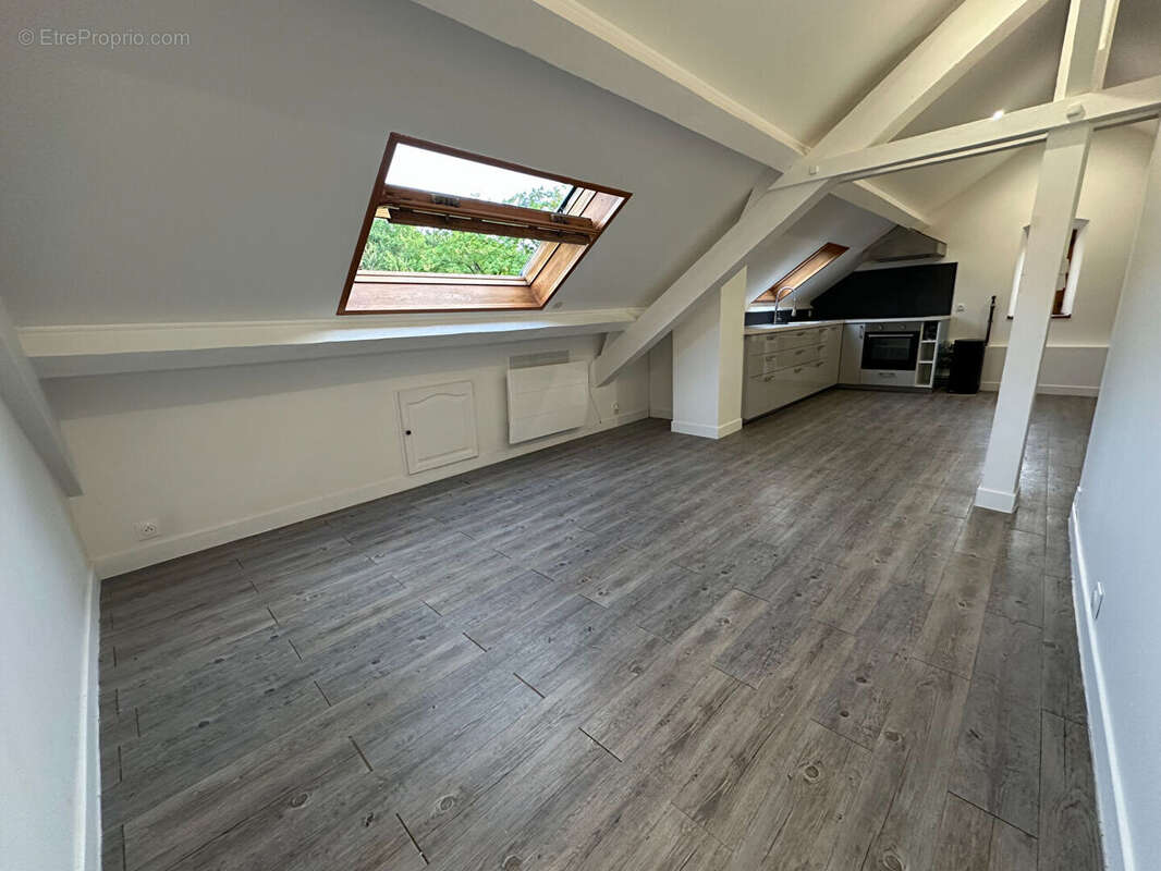 Appartement à SAINT-CYR-LA-RIVIERE