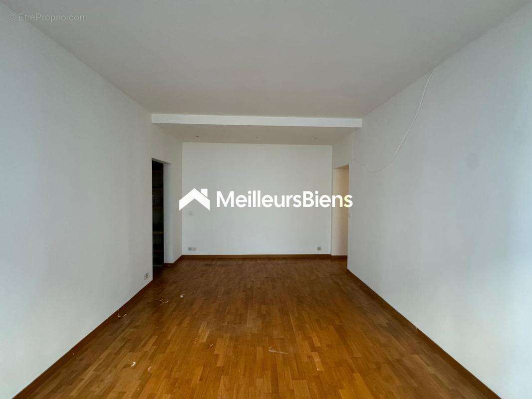 Appartement à PARIS-8E