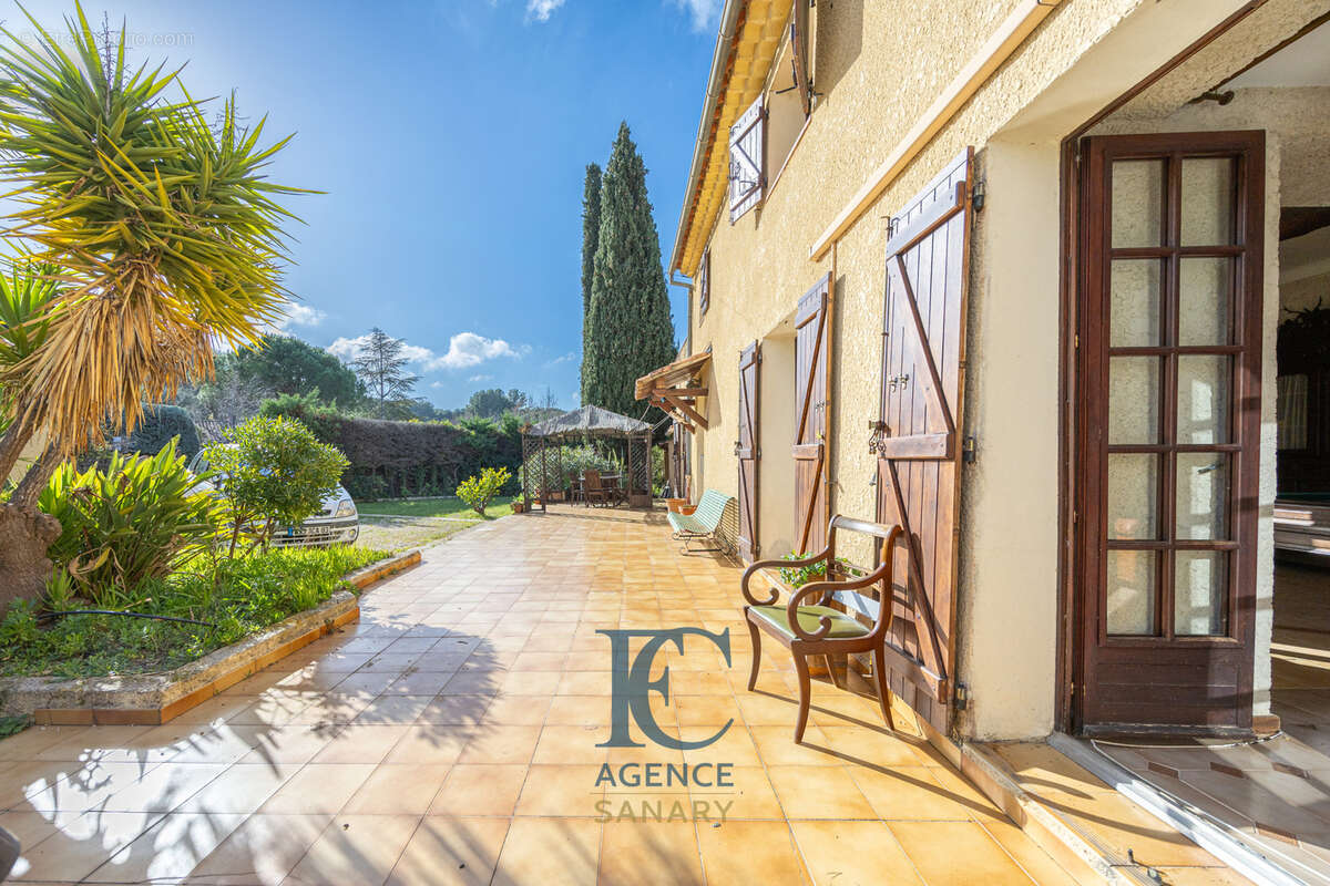 Maison à SAINT-CYR-SUR-MER