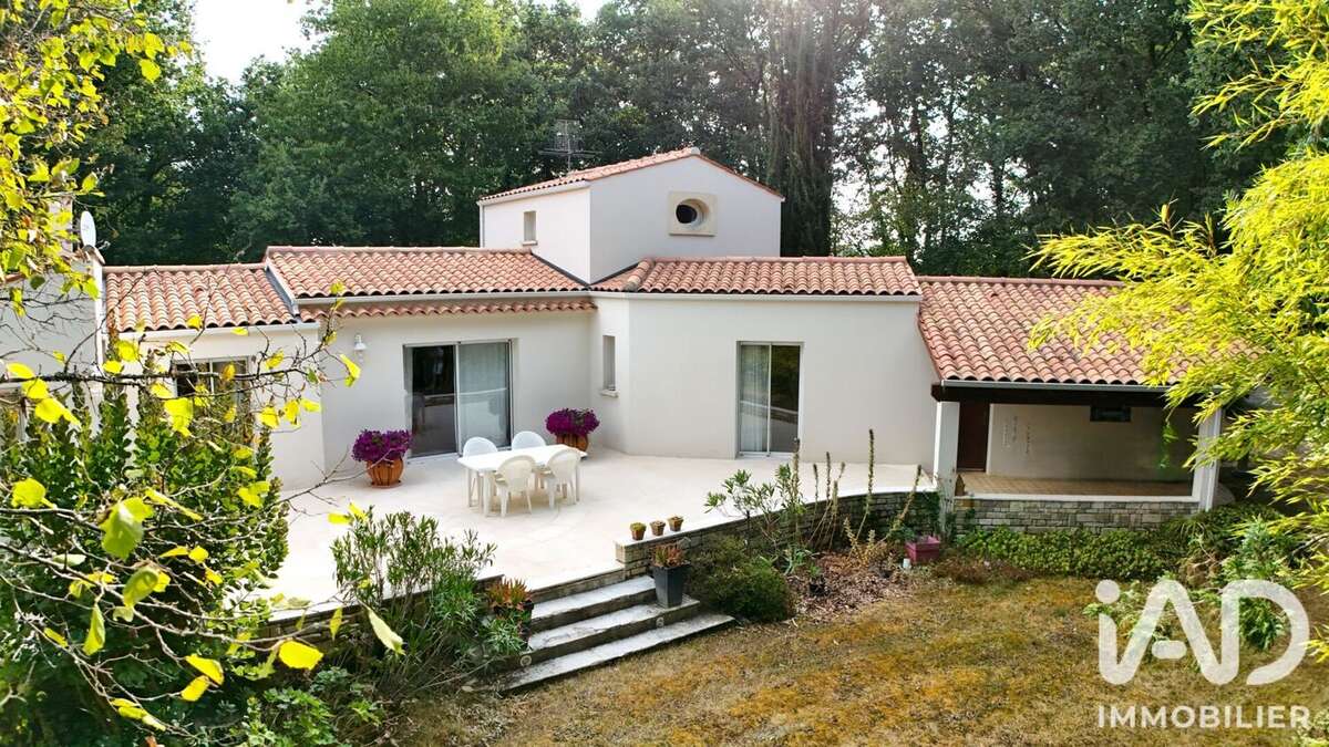 Maison 155 m² à Pisany  - photo 2