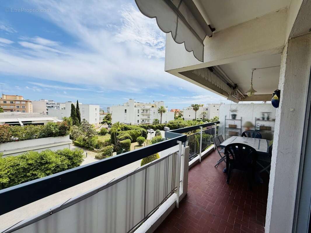 Appartement à VALLAURIS