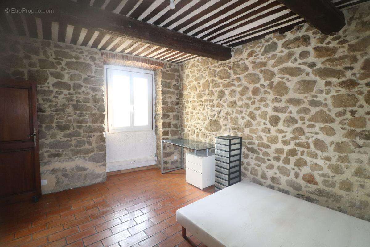 Appartement à CONTES