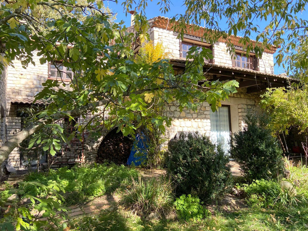 Maison à LUSSAN