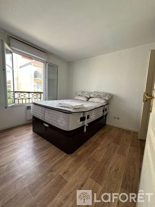 Appartement à LES PAVILLONS-SOUS-BOIS