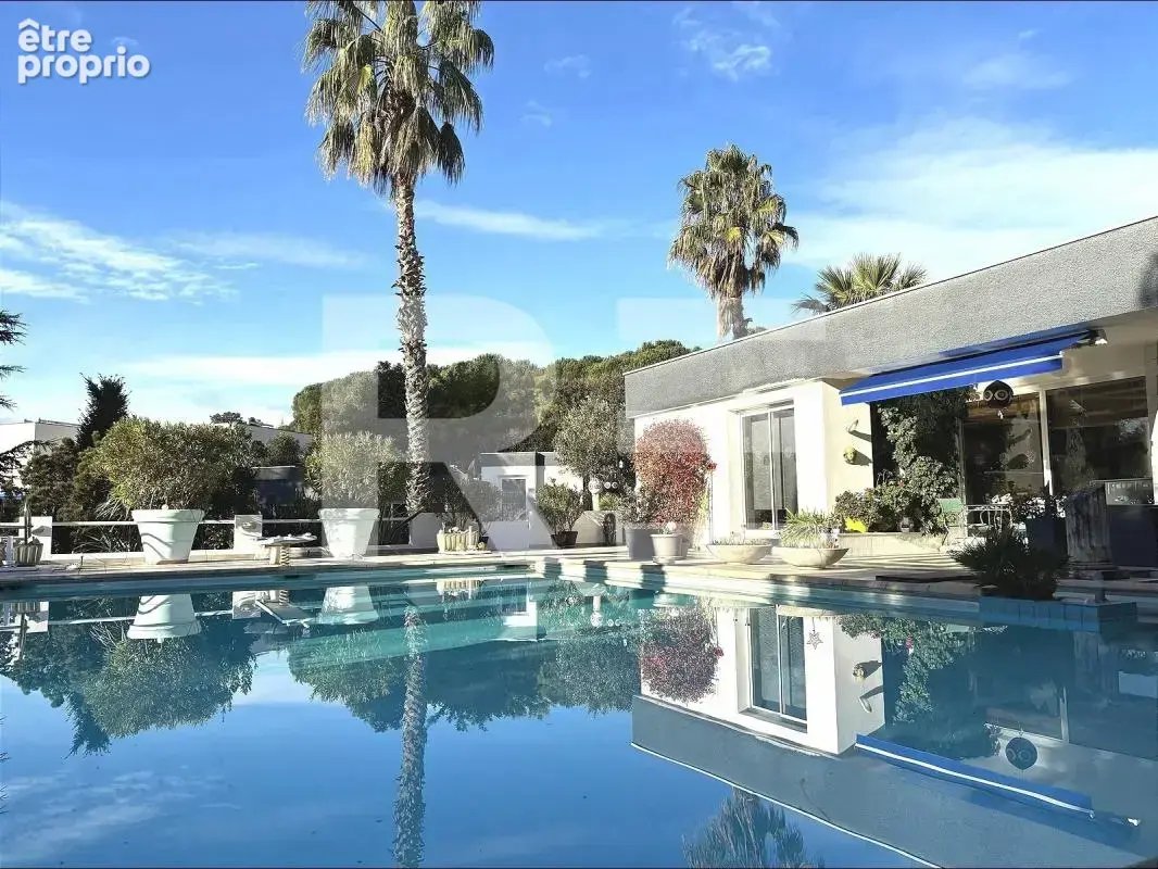 Villa contemporaine avec dependances piscine et pool house - photo 3