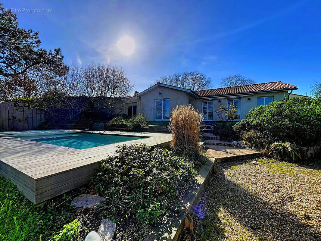 Maison à BLANQUEFORT