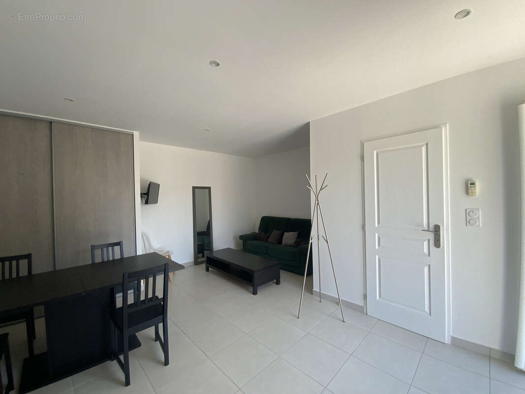 Maison de plain pied de 148 m2 avec piscine et T2 indépendant sur terrain de 1000 m2. - photo 15