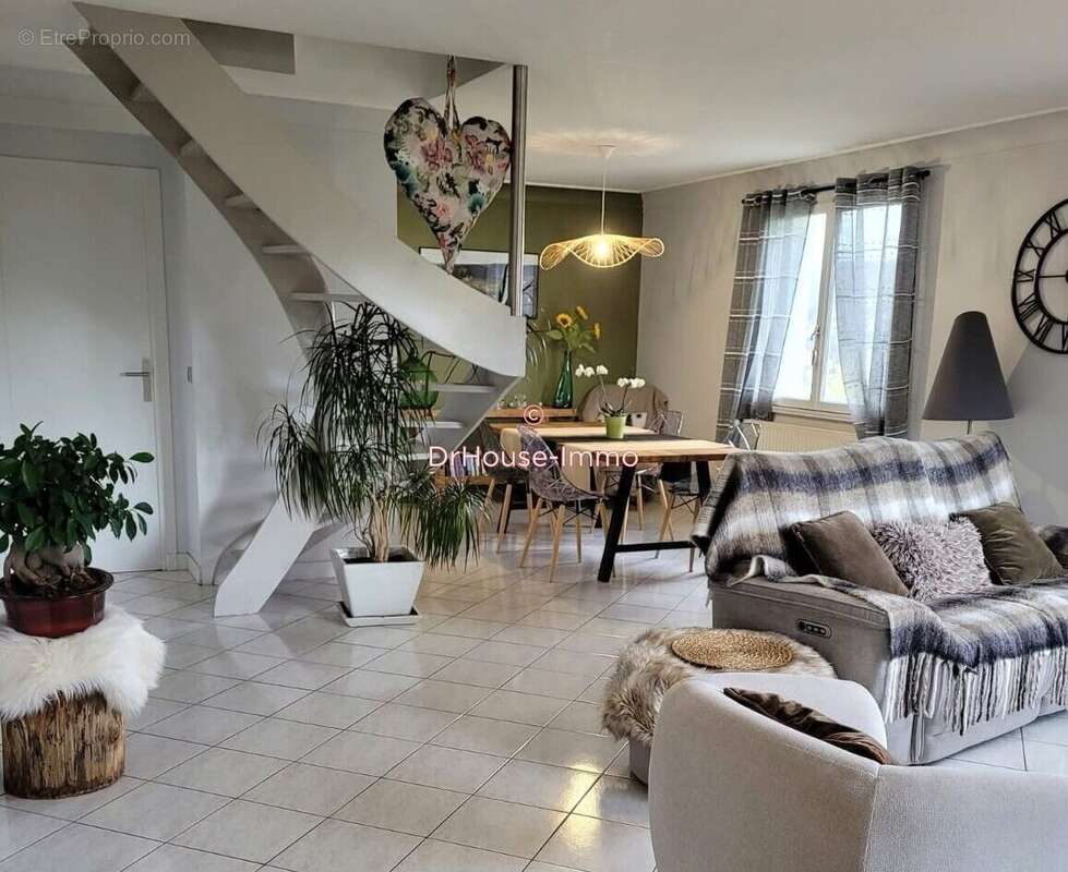 Maison à BRIVES-CHARENSAC