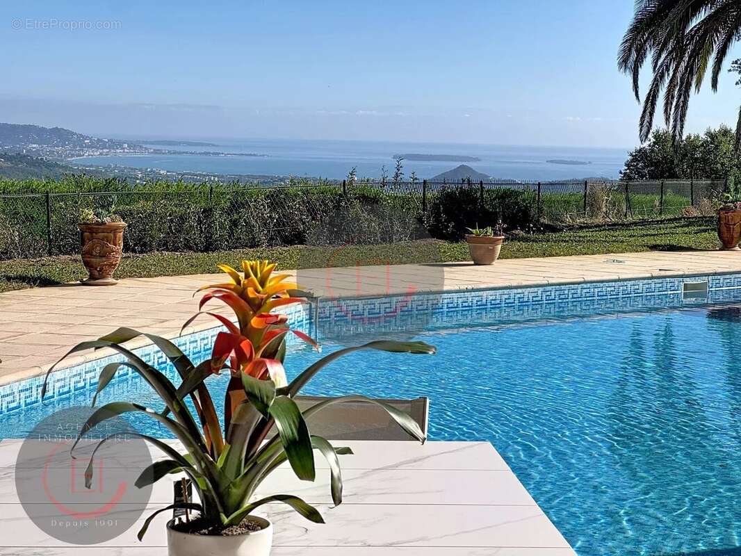 Maison à LES ADRETS-DE-L&#039;ESTEREL