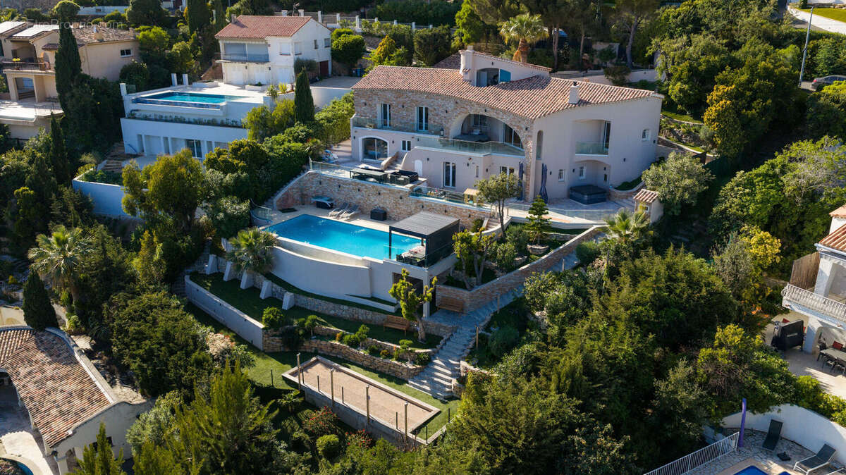 Maison à ROQUEBRUNE-SUR-ARGENS
