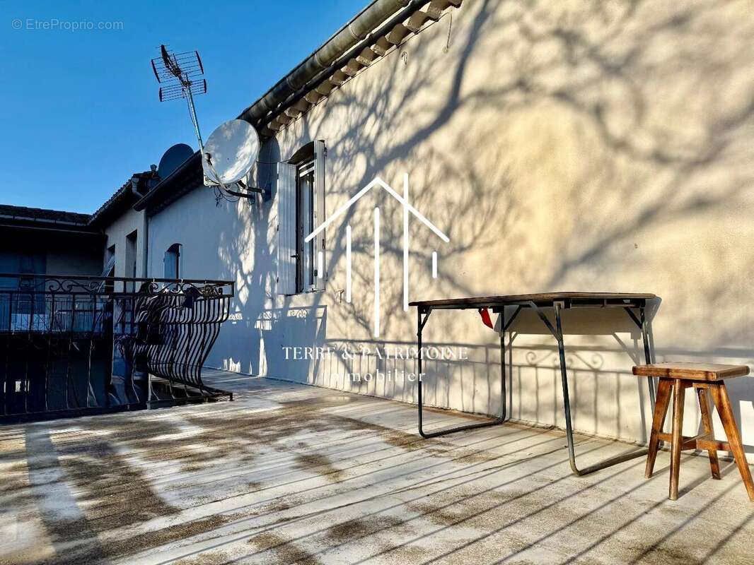 Maison à SAINT-JEAN-DE-MARUEJOLS-ET-AVEJAN