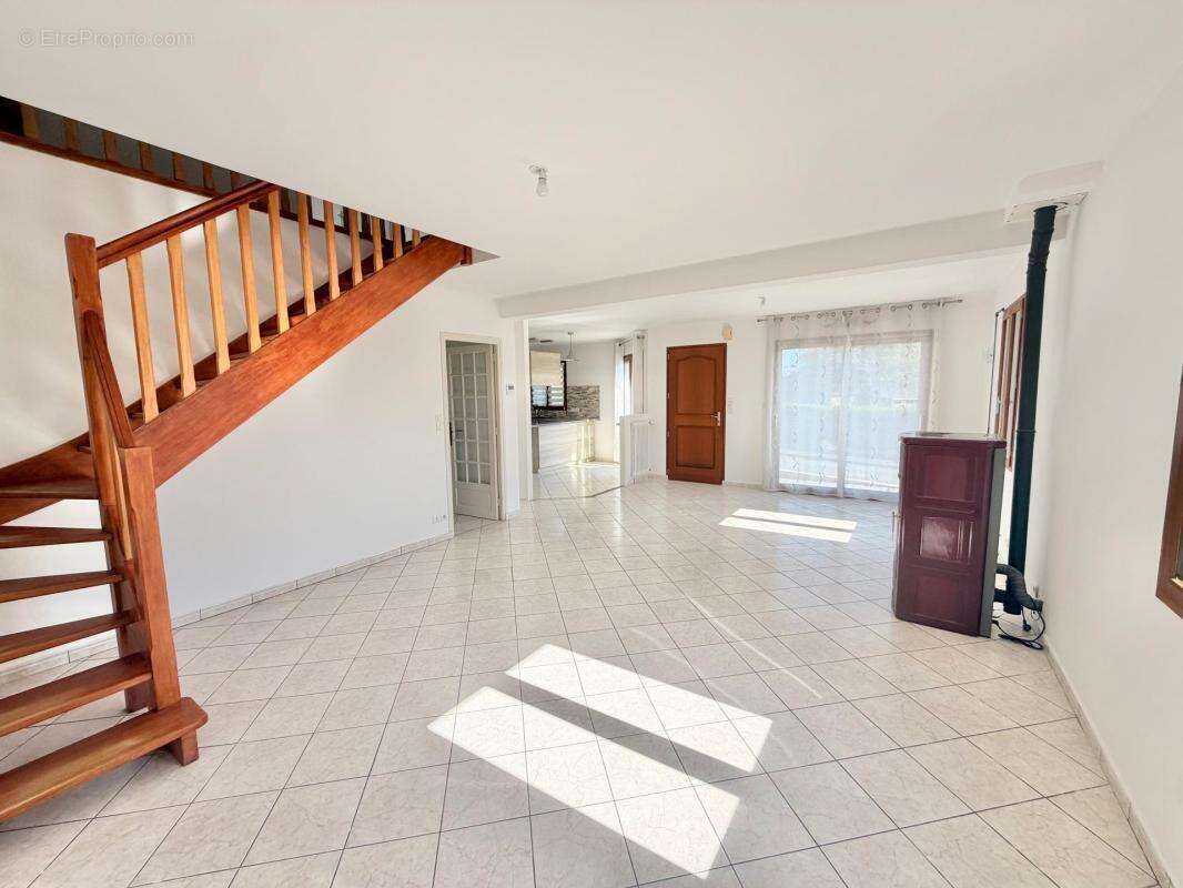 Maison familiale 121 m² – 4 chambres – Sous-sol complet – Terrain clos de 606 m² - photo 3