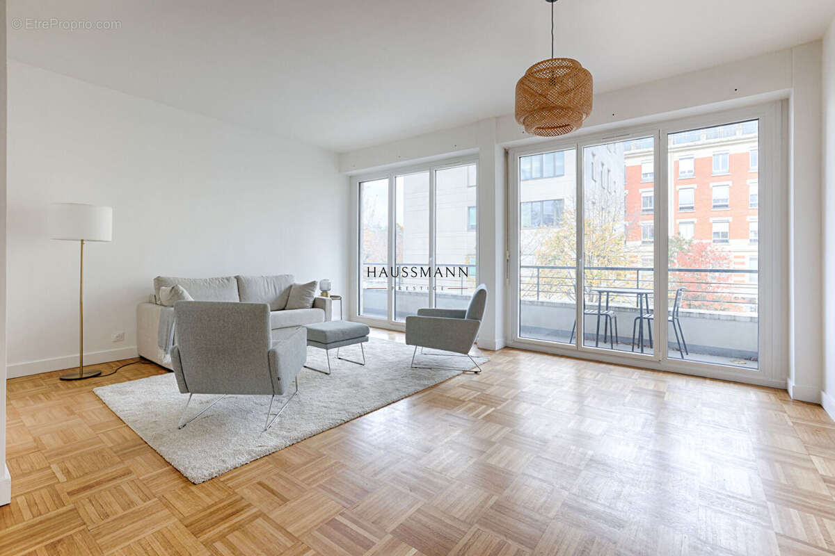 Appartement à NEUILLY-SUR-SEINE