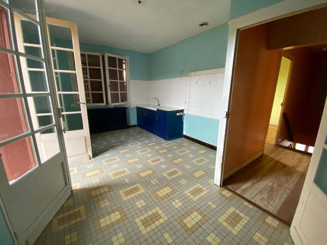 Maison à MAUZAC-ET-GRAND-CASTANG