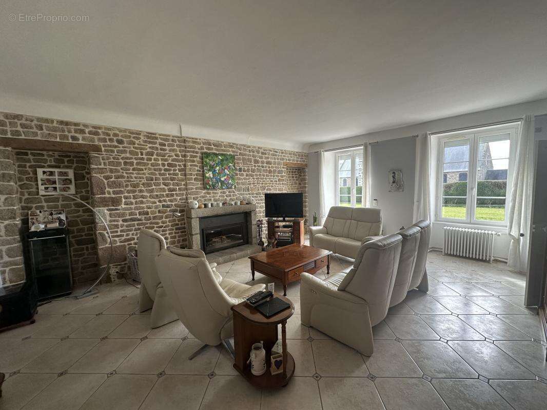 Maison à SAINT-SEVER-CALVADOS