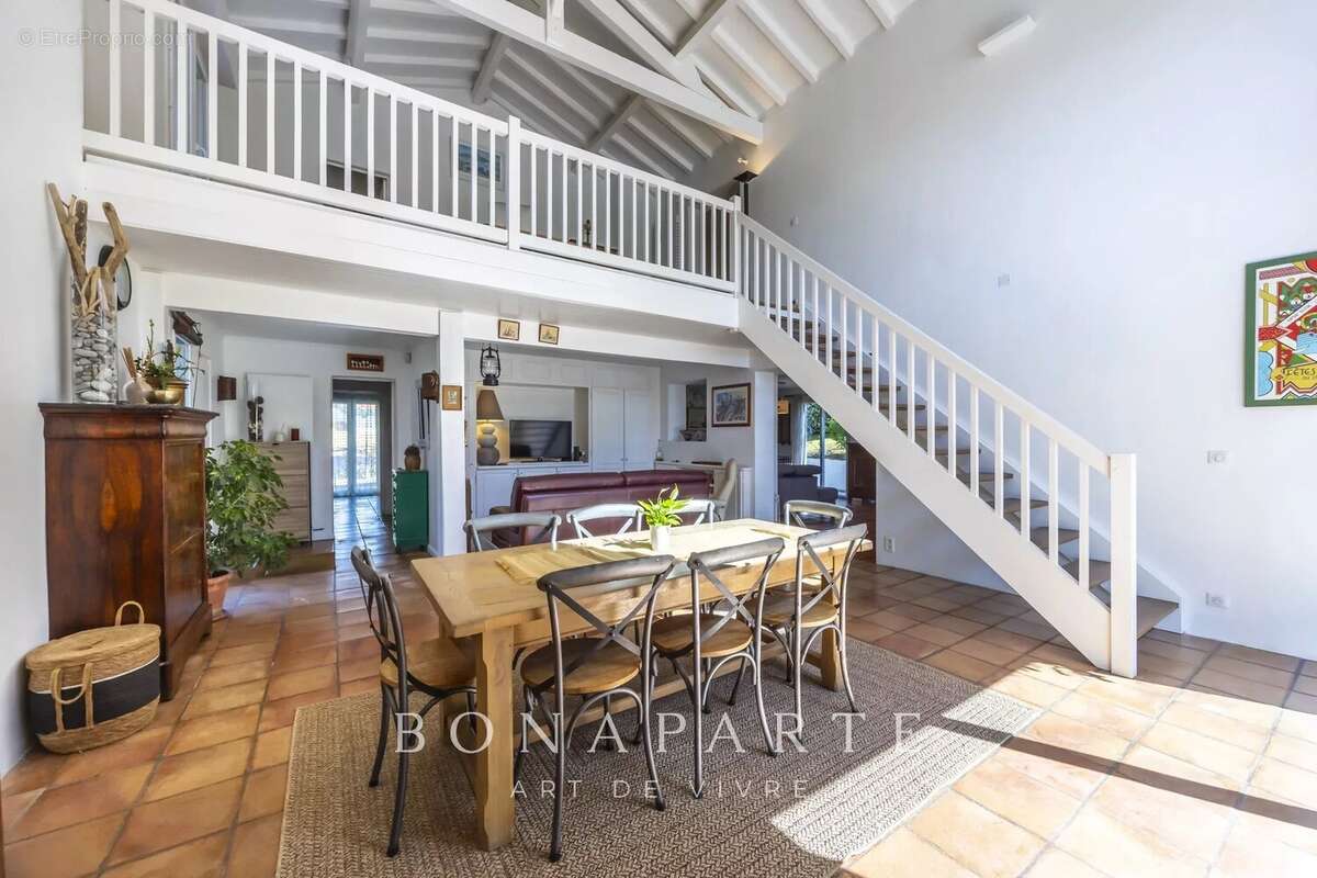 Saint-jean-de-luz - propriete avec piscine et annexe - photo 7